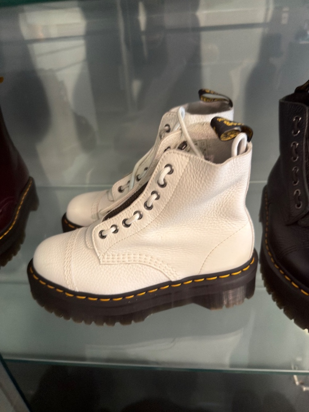 Dr. Martens Sinclair boot - Picture 2 of 3